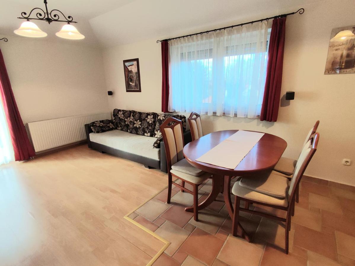 בלטונללה Arnyas Apartmanhaz מראה חיצוני תמונה