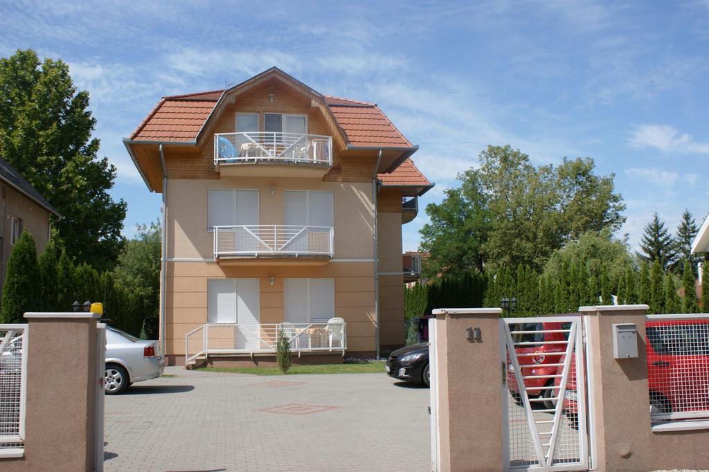 בלטונללה Arnyas Apartmanhaz מראה חיצוני תמונה
